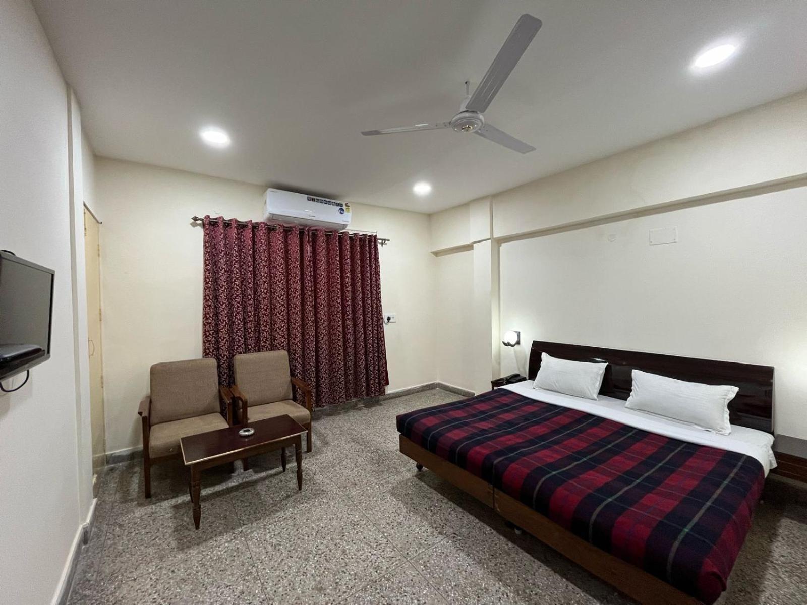 Gautam Hotel Varanasi Exterior photo