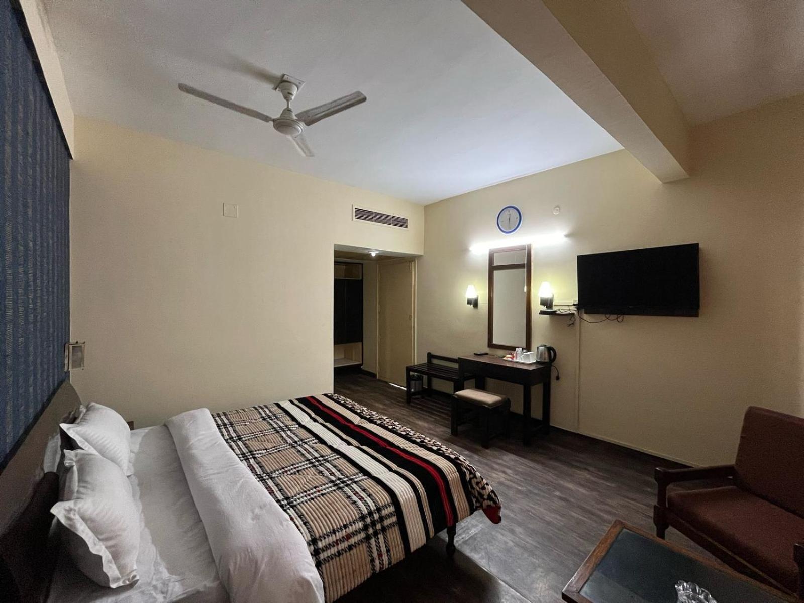 Gautam Hotel Varanasi Exterior photo
