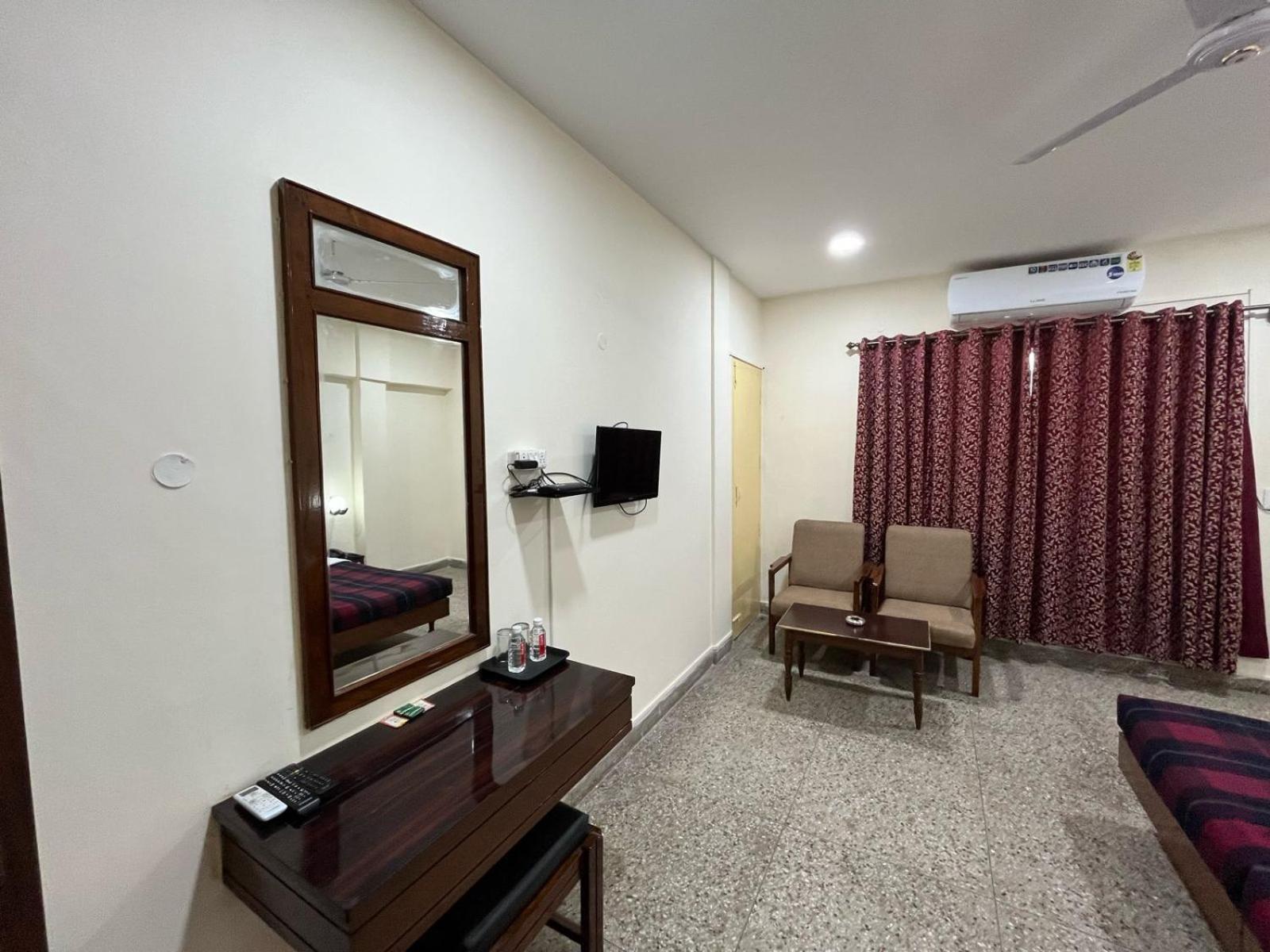 Gautam Hotel Varanasi Exterior photo