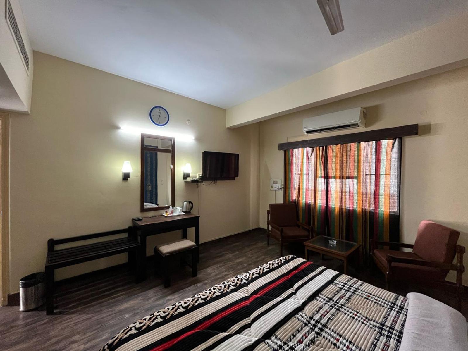 Gautam Hotel Varanasi Exterior photo