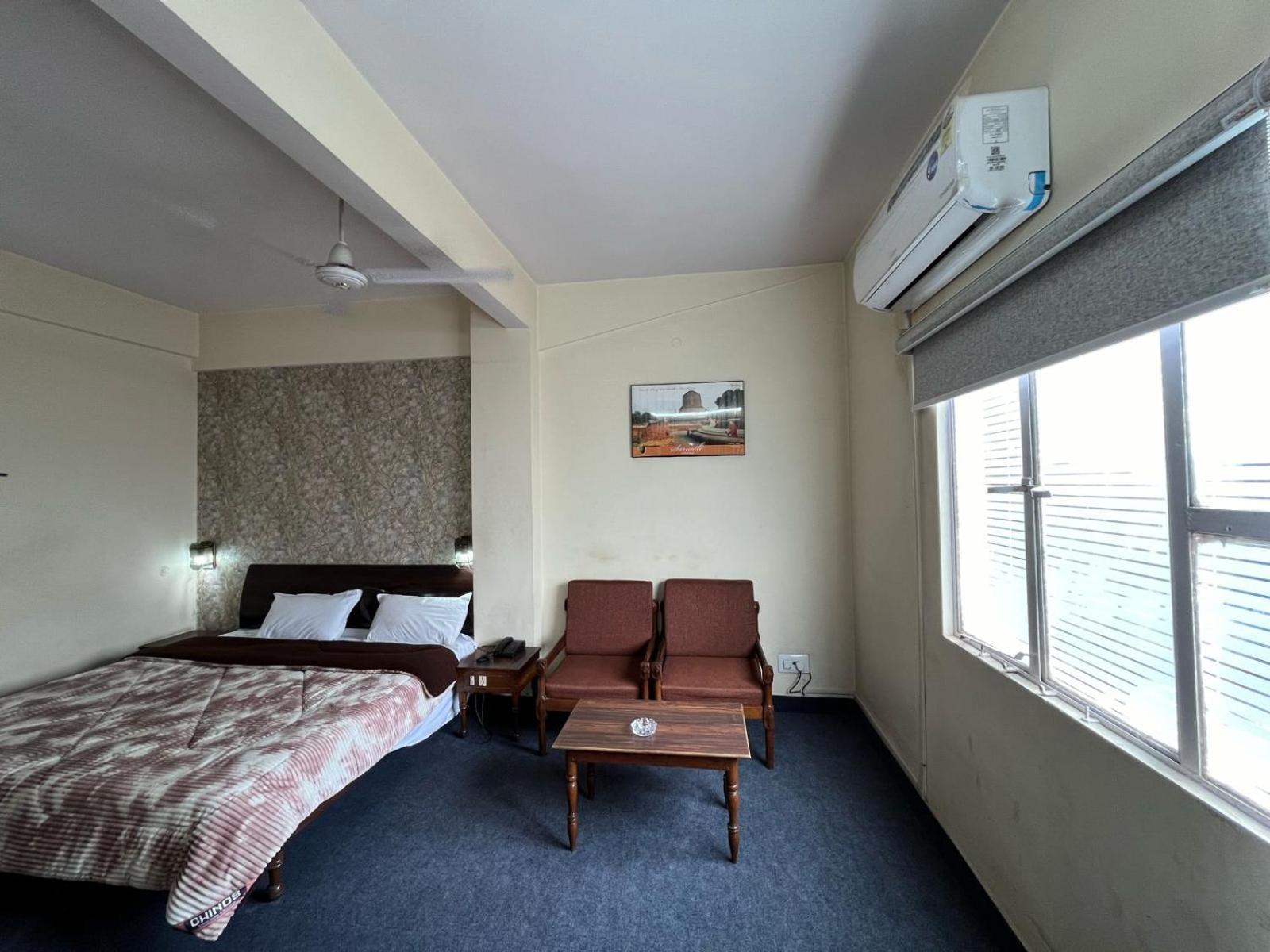 Gautam Hotel Varanasi Exterior photo