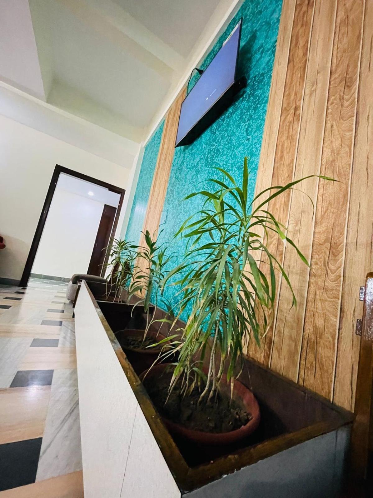 Gautam Hotel Varanasi Exterior photo