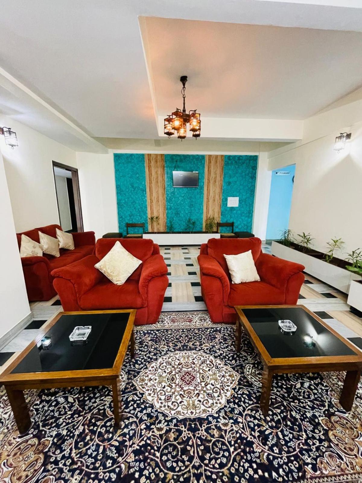 Gautam Hotel Varanasi Exterior photo