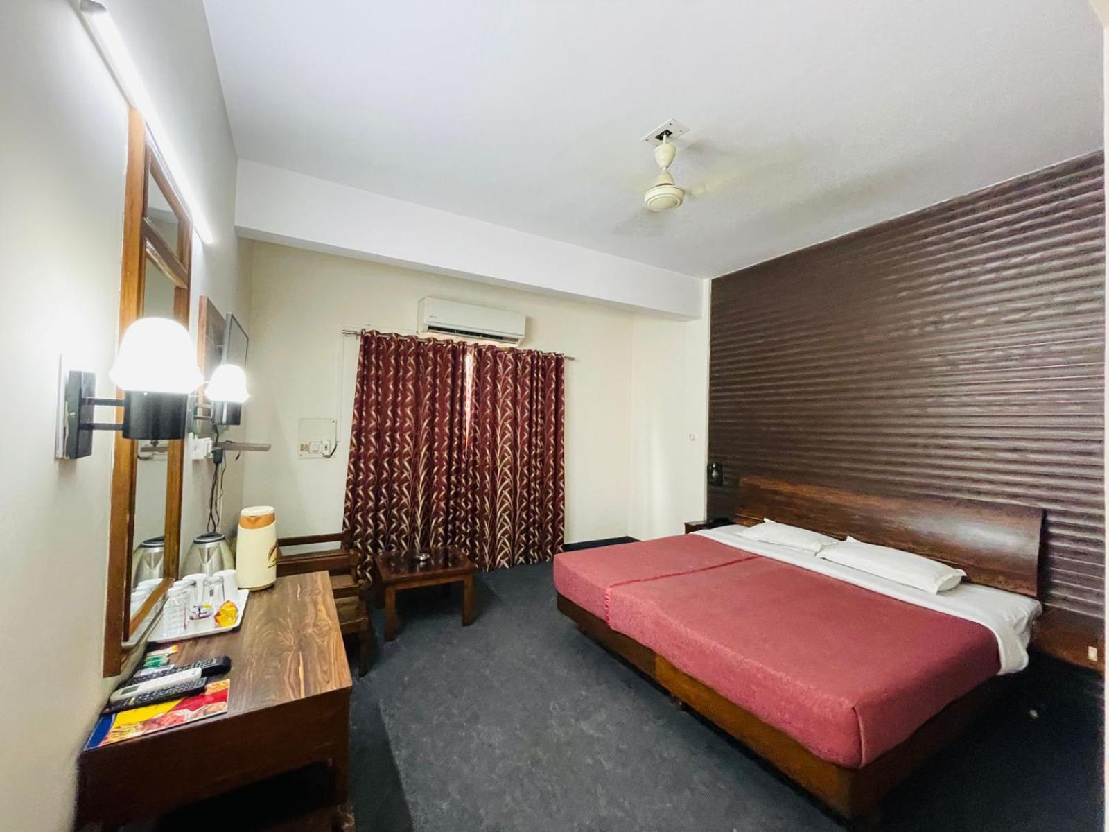Gautam Hotel Varanasi Exterior photo