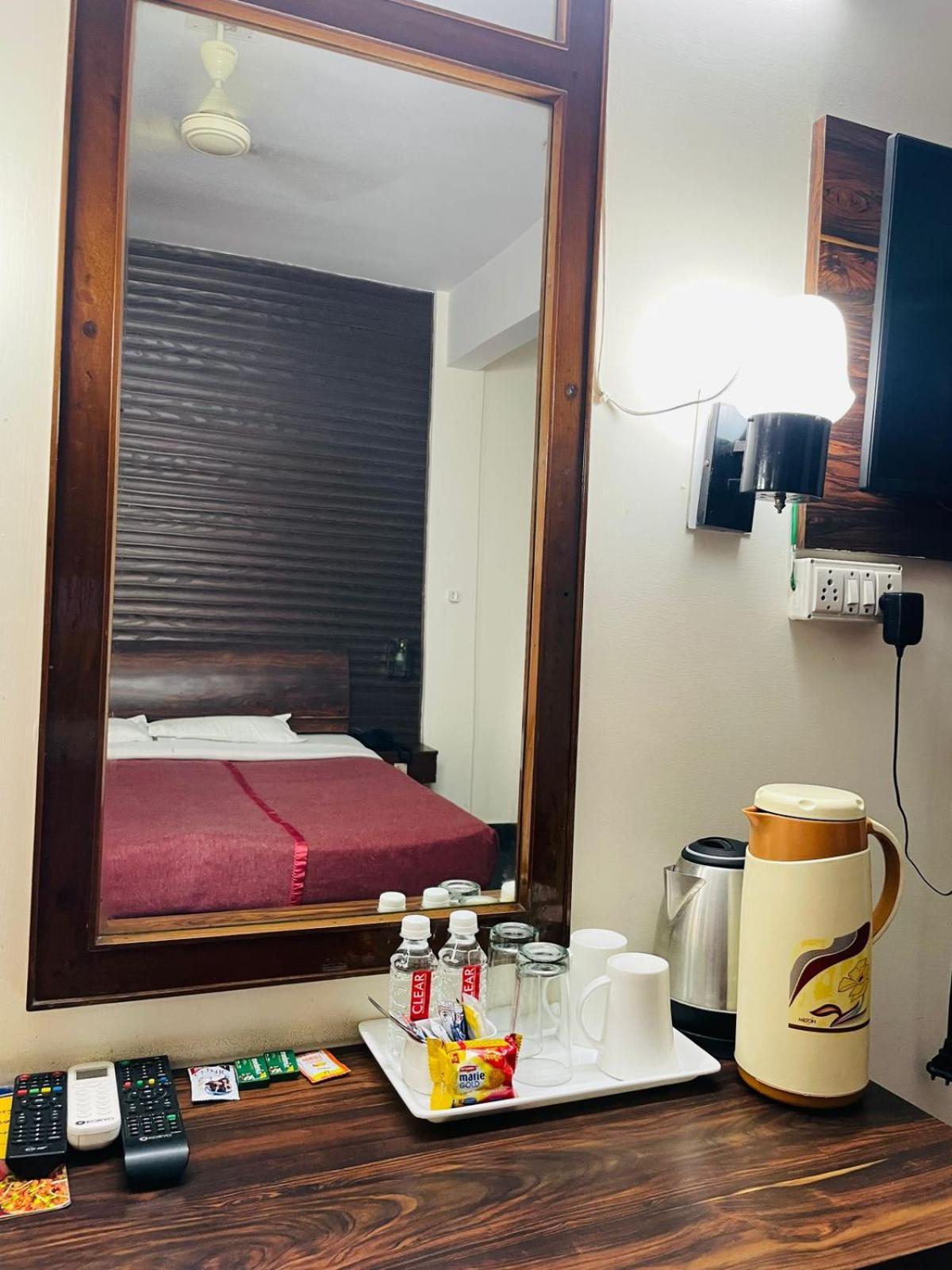 Gautam Hotel Varanasi Exterior photo