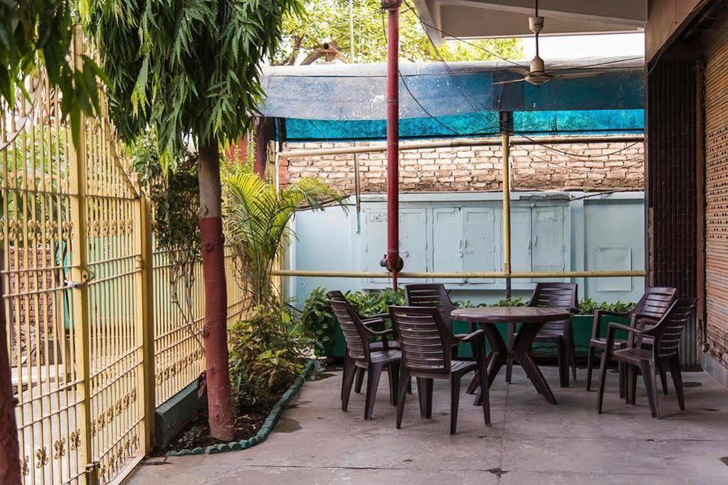 Gautam Hotel Varanasi Exterior photo